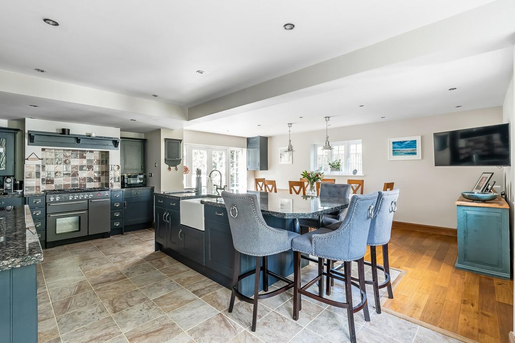 Property photo 3 of 22 Kitchen