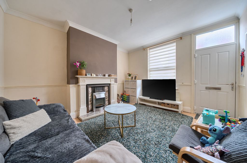 Property photo 2 of 13 1417613-10-69971F...