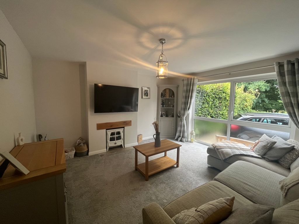 Property photo 3 of 18 Living Room