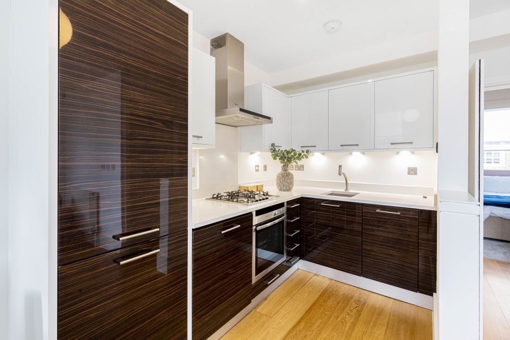 Property photo 3 of 11 Jll