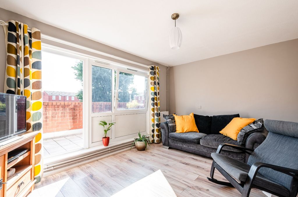 Property photo 2 of 13 2023612
