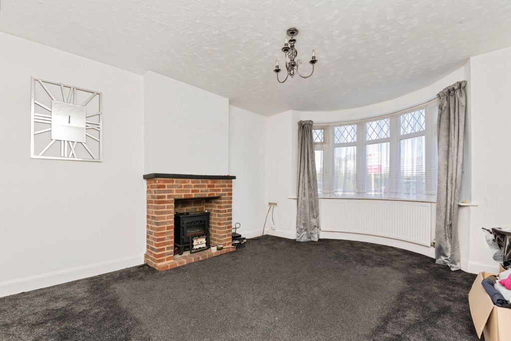 Property photo 3 of 14 Living Room