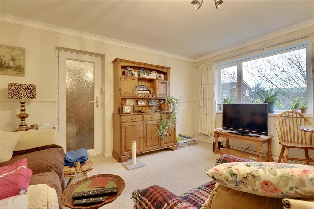 Property photo 3 of 16 17B858Ed-A6Ae-4A4E-9425-8Bf6E857Edd1_1_201_A.Jpeg