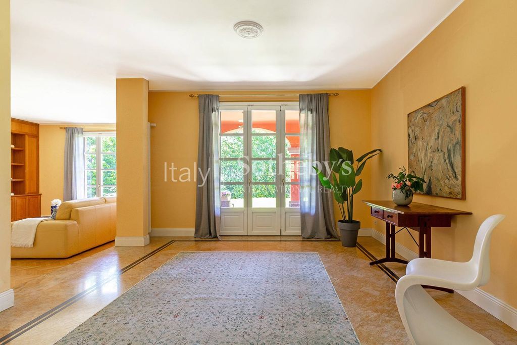 Property photo 3 of 33