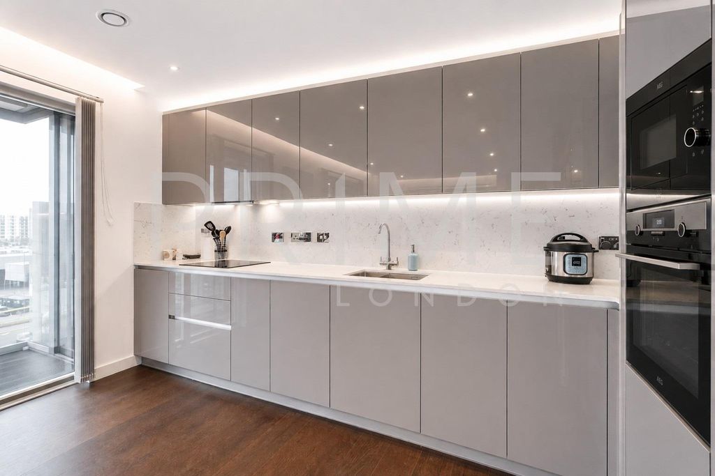Property photo 3 of 11 Kitchen.Jpg