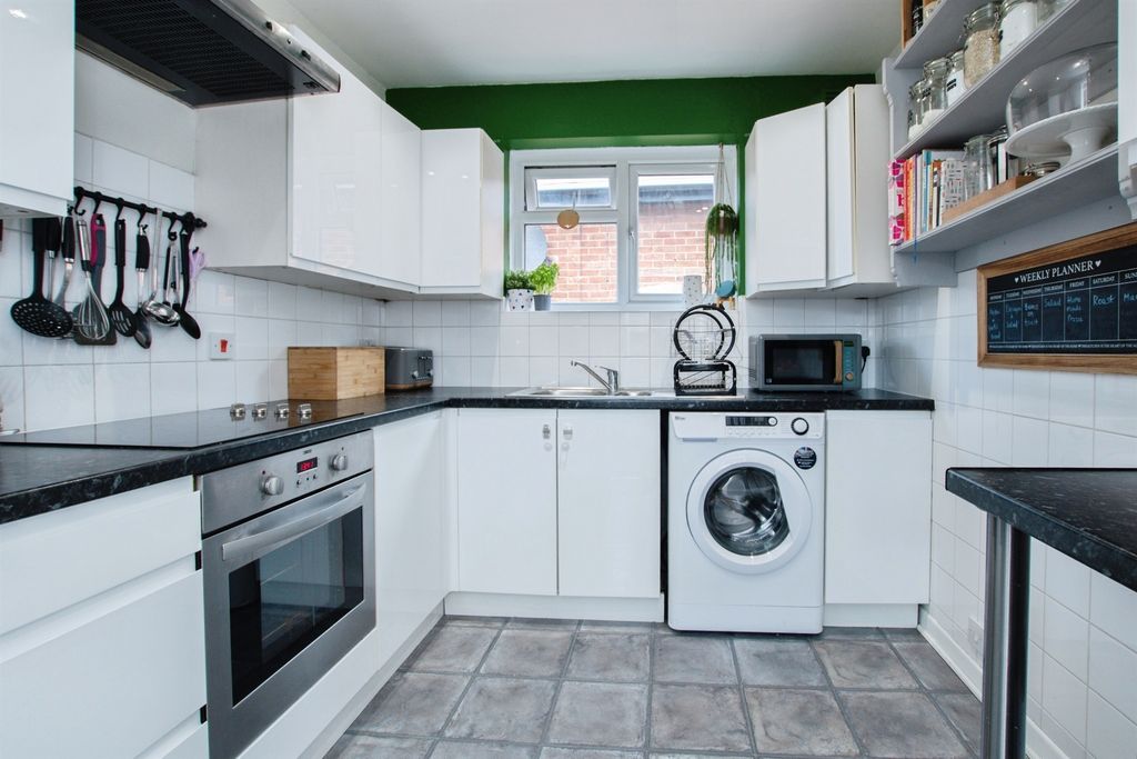 Property photo 2 of 17