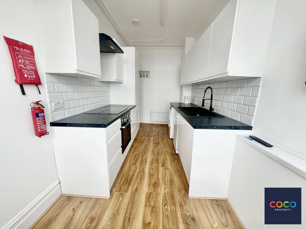 Property photo 2 of 8 Kitchen