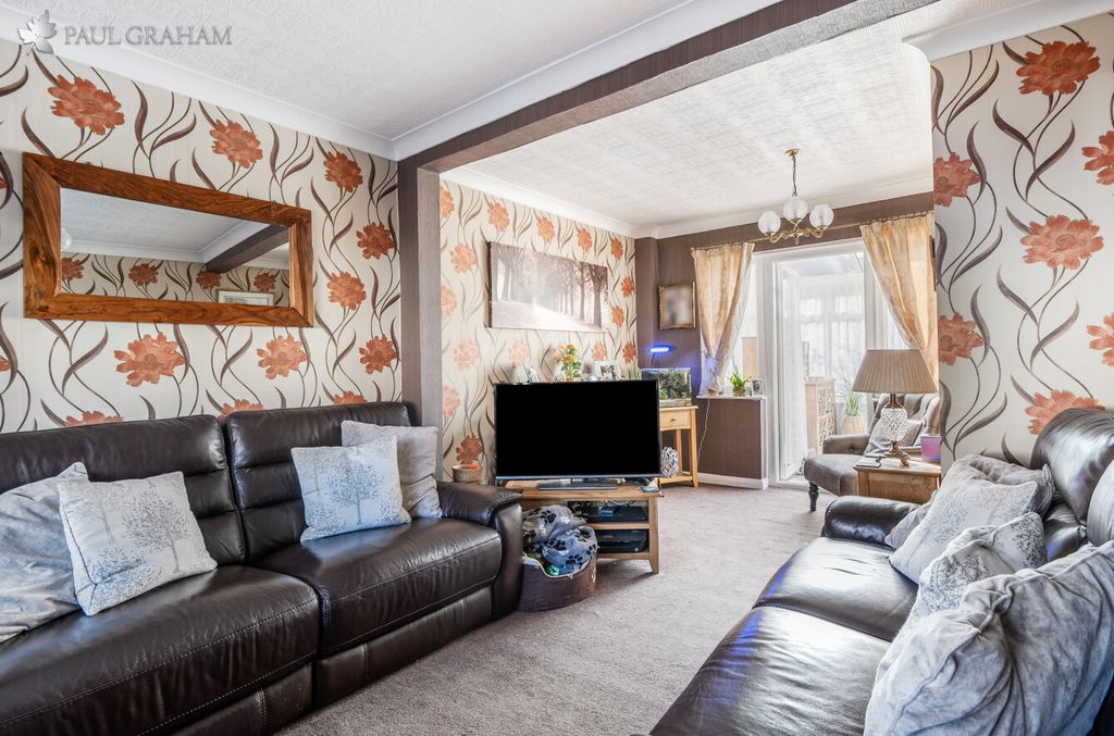 Property photo 2 of 17 Ebf2d06d-1A95-4331-9230-3971E24Da2E0