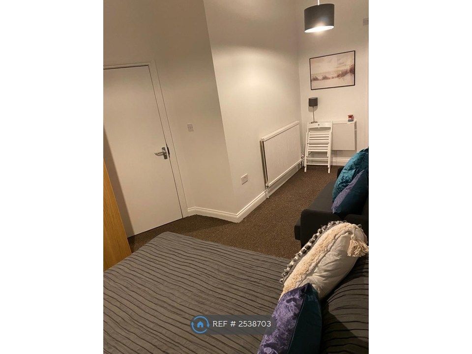 Property photo 3 of 14 Room 2
