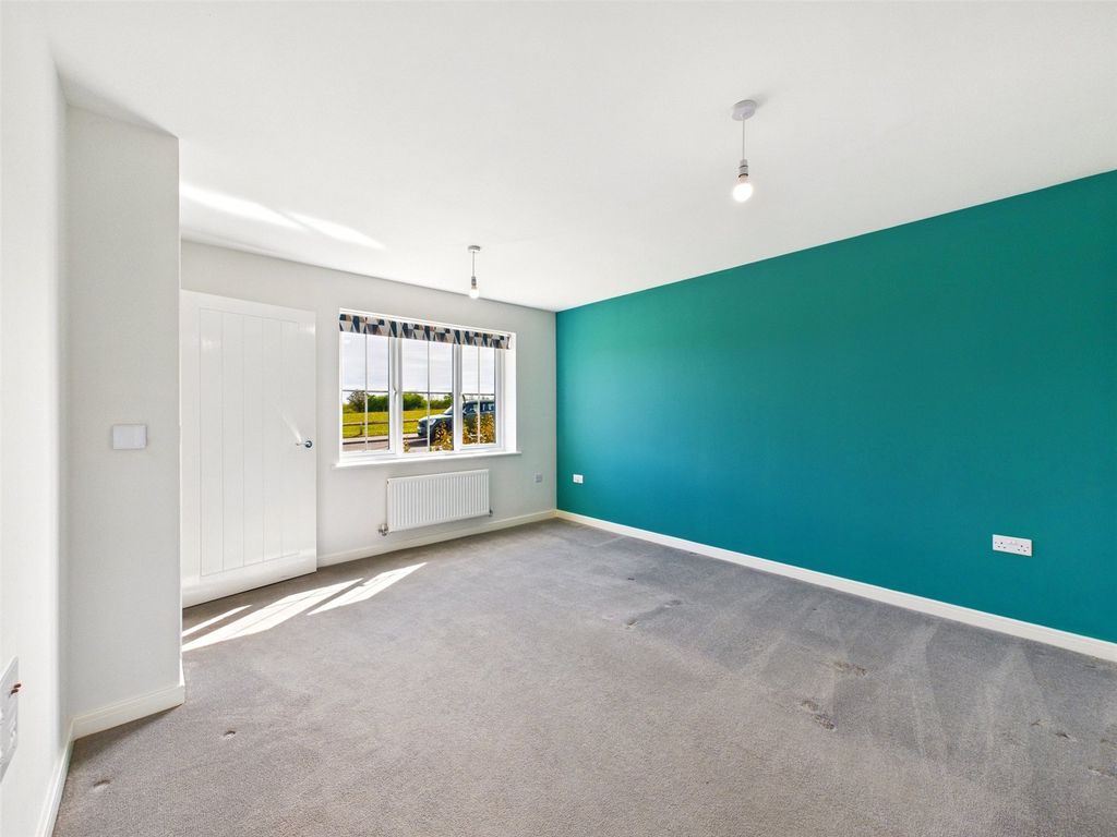 Property photo 2 of 12 2 - Picture No. 03