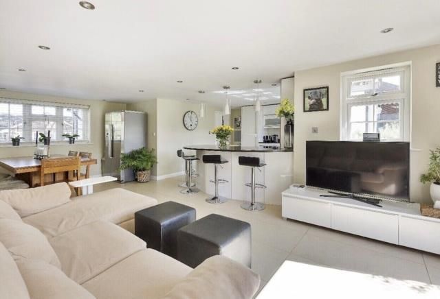 Property photo 3 of 21 Kitchen/Reception Room