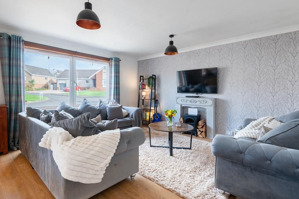 Property photo 3 of 28 Cup1418Seg Living Room.Jpg