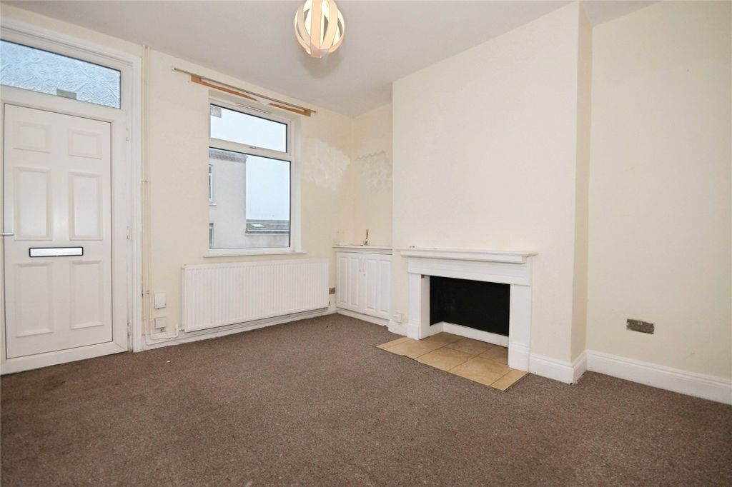 Property photo 3 of 15 Lounge