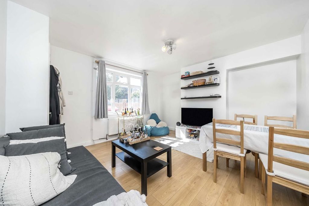 Property photo 2 of 8