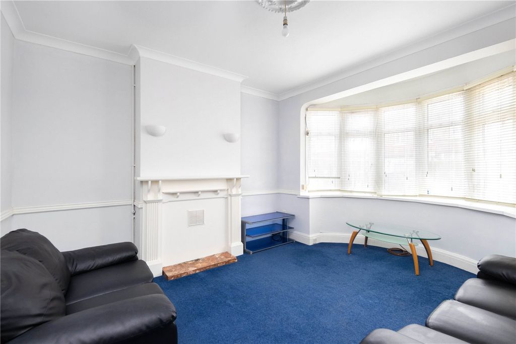 Property photo 3 of 9 Living Area