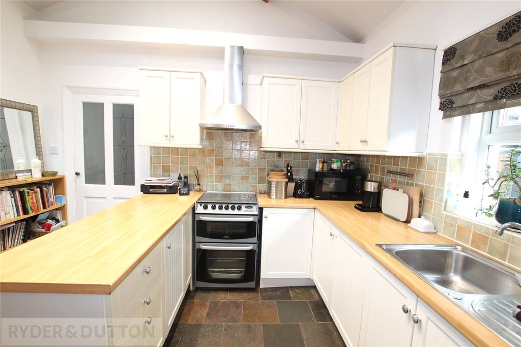 Property photo 3 of 16 Kitchen