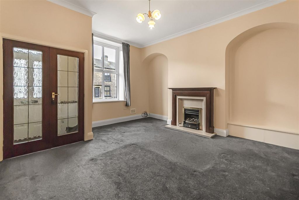 Property photo 2 of 28 Lounge