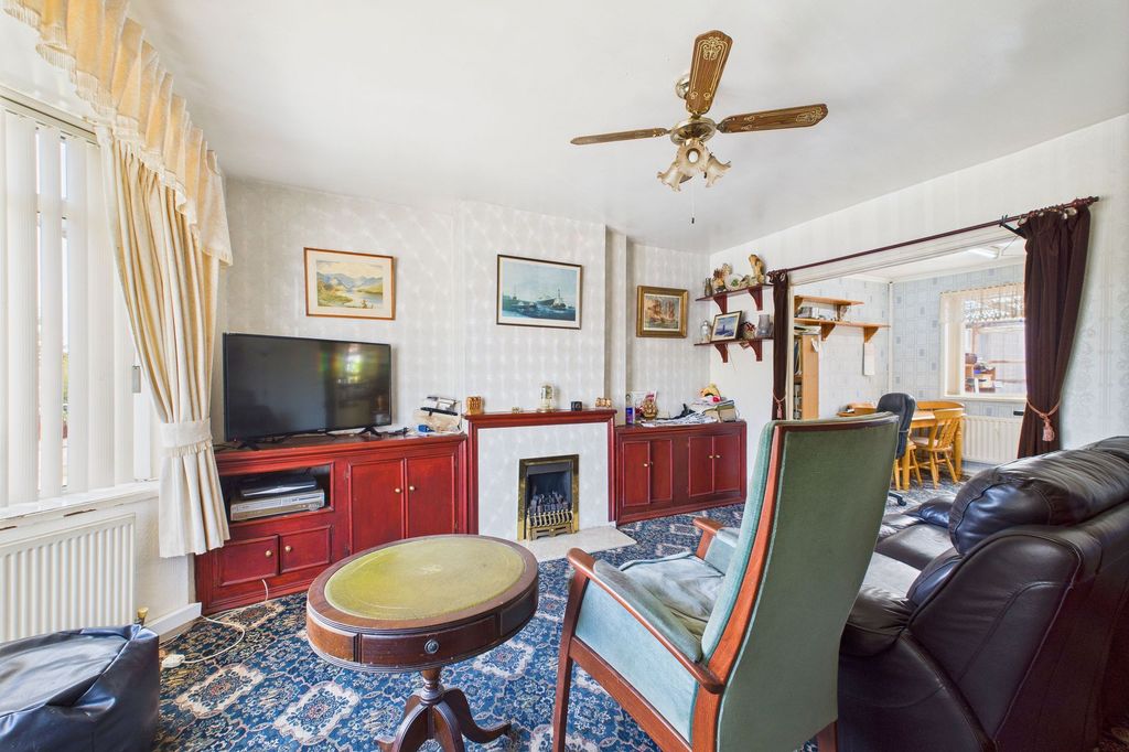 Property photo 3 of 14