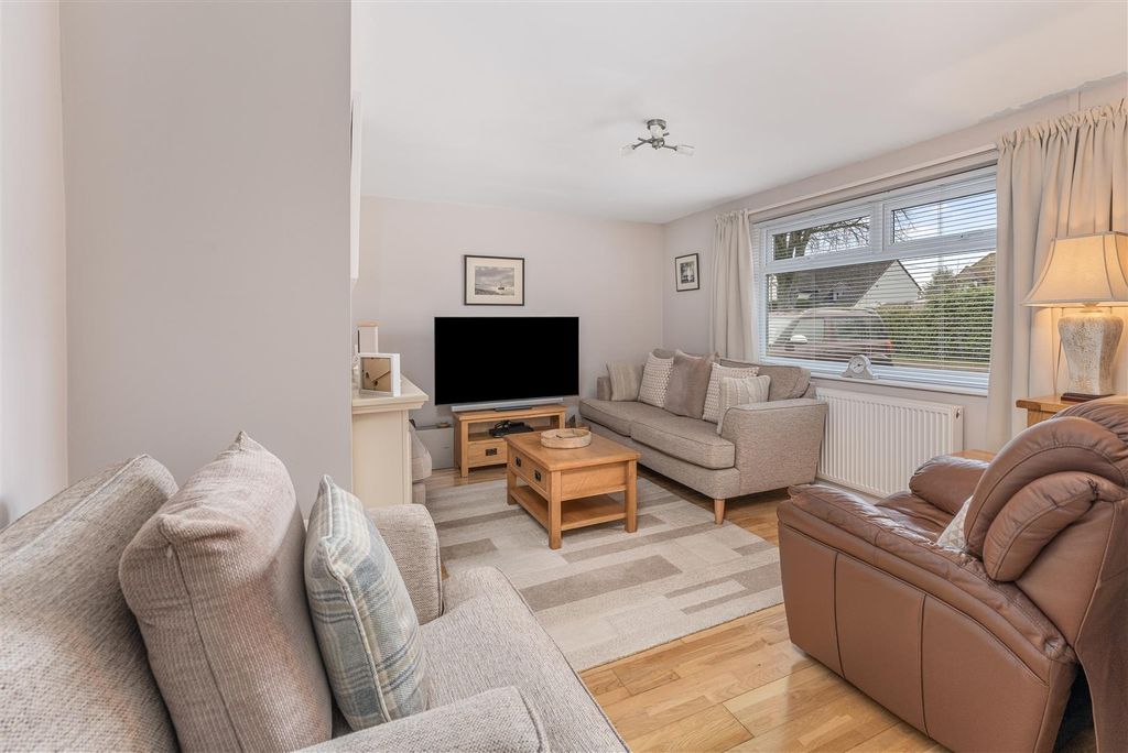 Property photo 3 of 14 60 Park End, Bodicote-4.Jpg