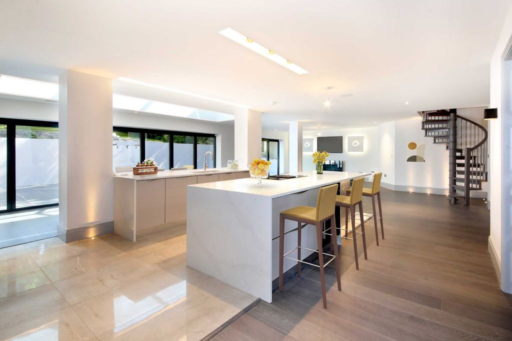 Property photo 2 of 16 Open Plan