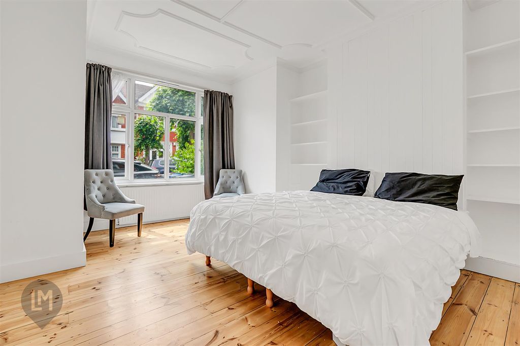 Property photo 1 of 9 Bedroom