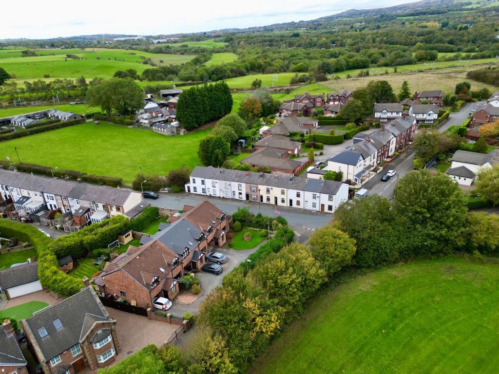 Property photo 2 of 11 4498363