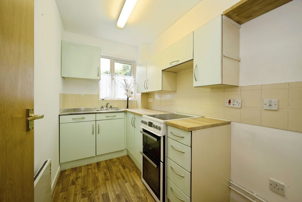 Property photo 2 of 30 Kitchen