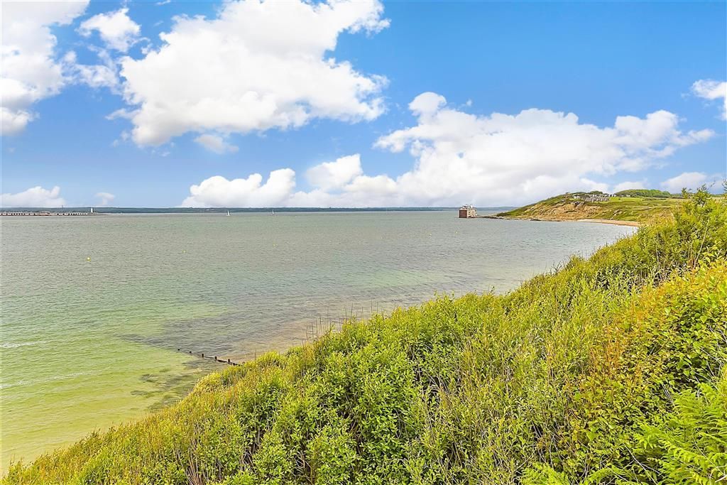 Property photo 2 of 10 Sea View