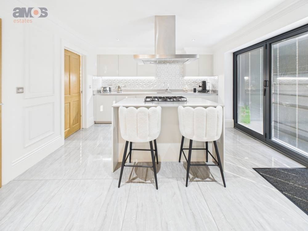 Property photo 3 of 25 4679304