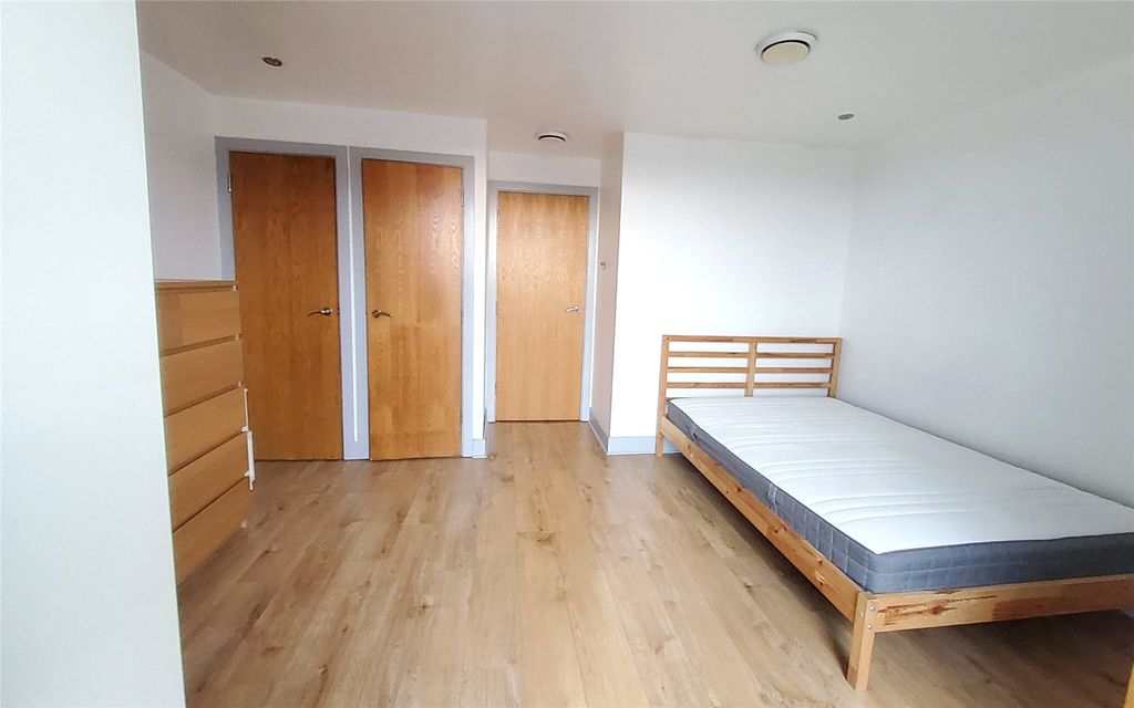 Property photo 3 of 8 Picture No. 15