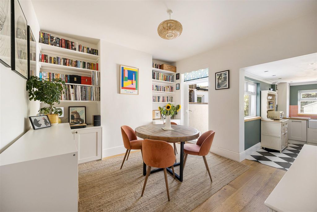 Property photo 3 of 34 Cobden Road, E11