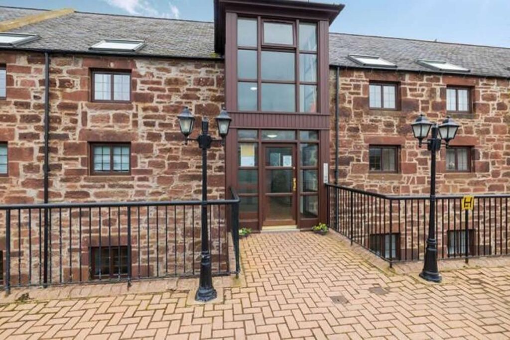 Property photo 2 of 9