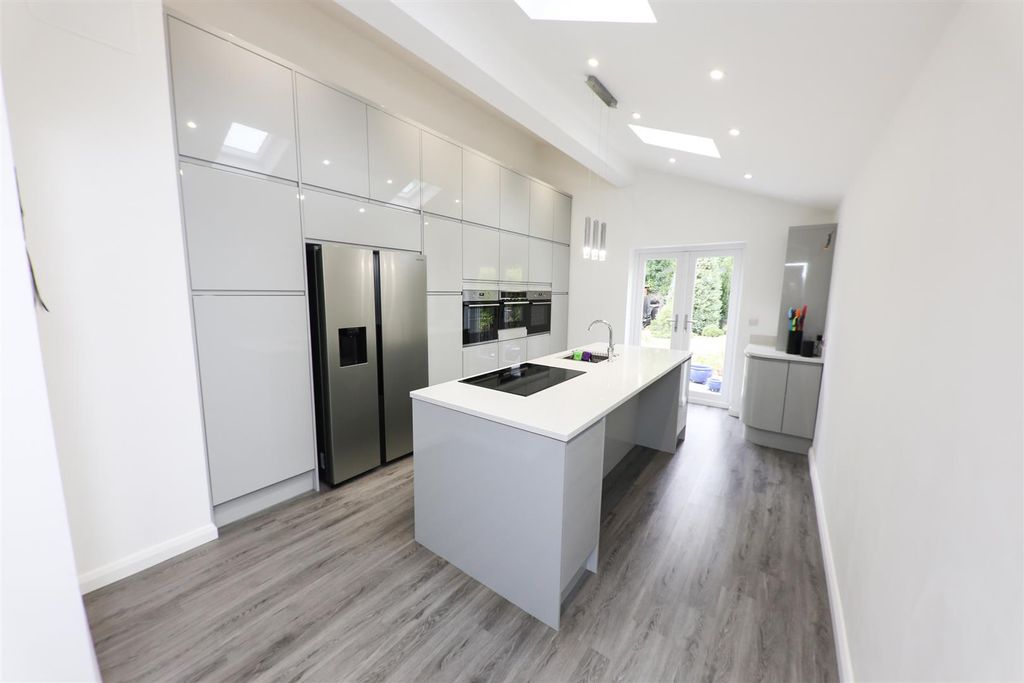 Property photo 2 of 23 Contemporary Island Kitchen