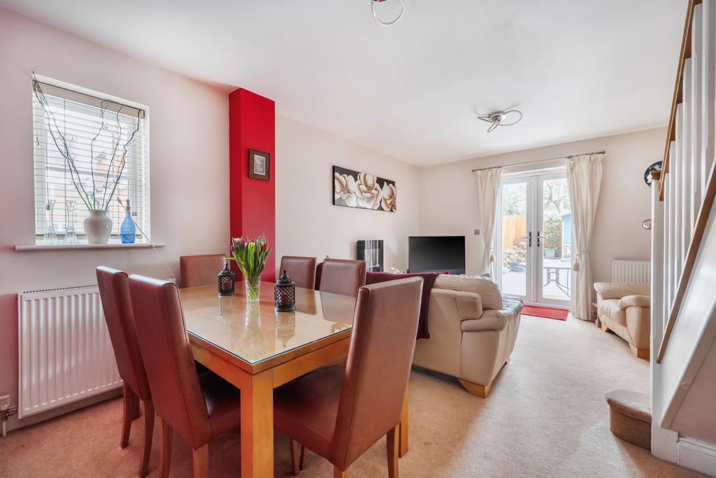 Property photo 2 of 12 1394859-18-695d00...