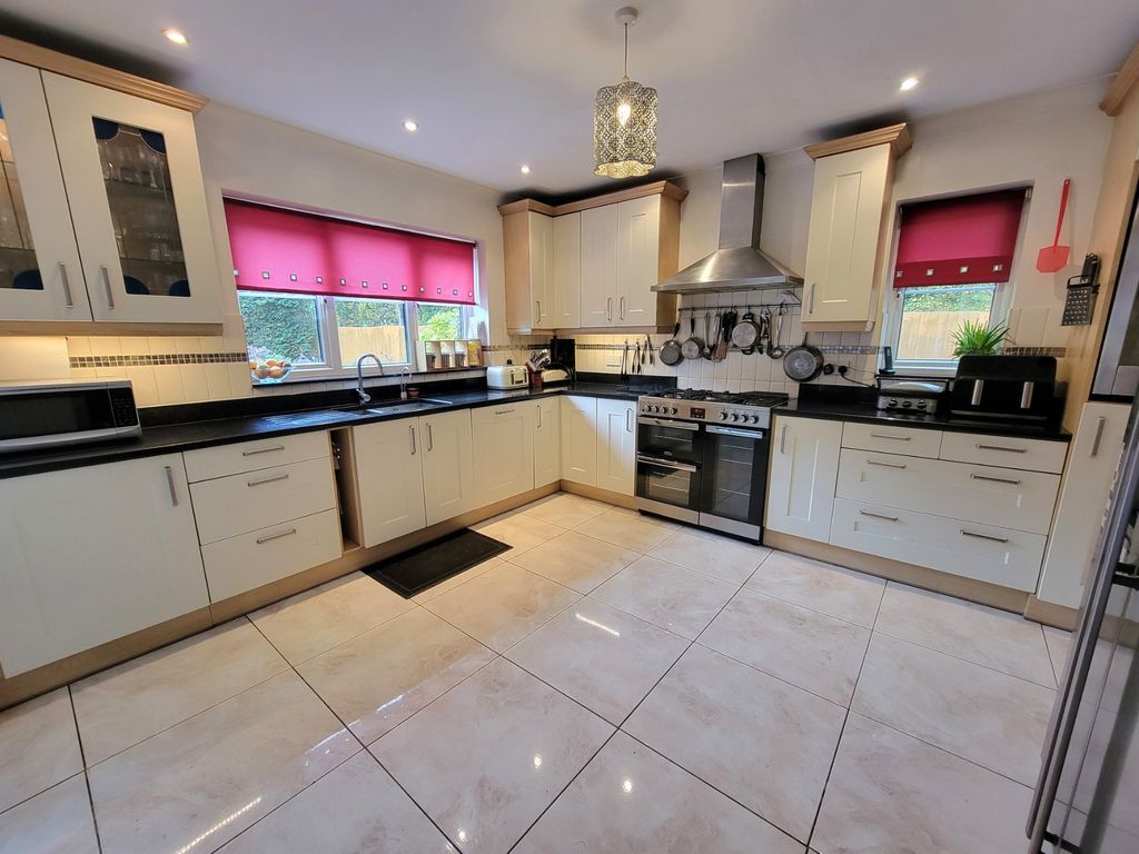 Property photo 3 of 21