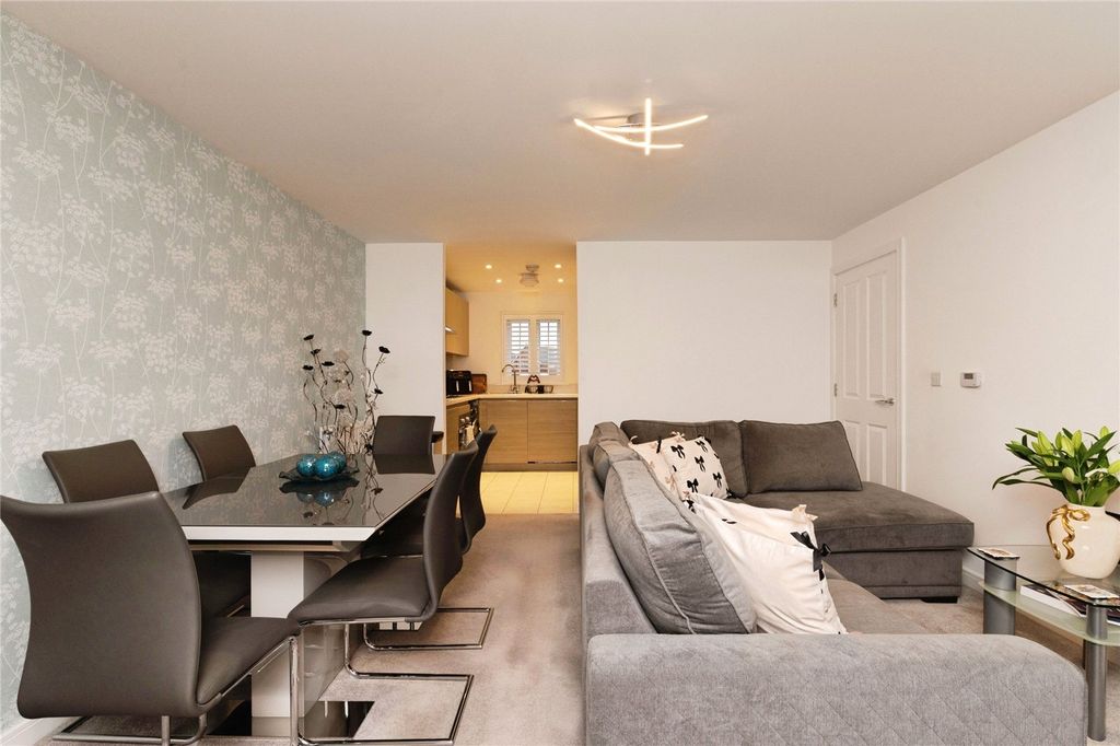 Property photo 2 of 14 Lounge/Kitchen