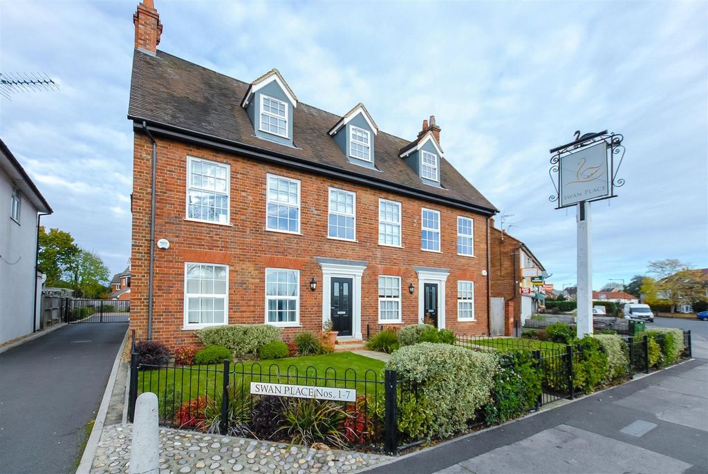 Property photo 1 of 12 Swanplacefront.Jpg