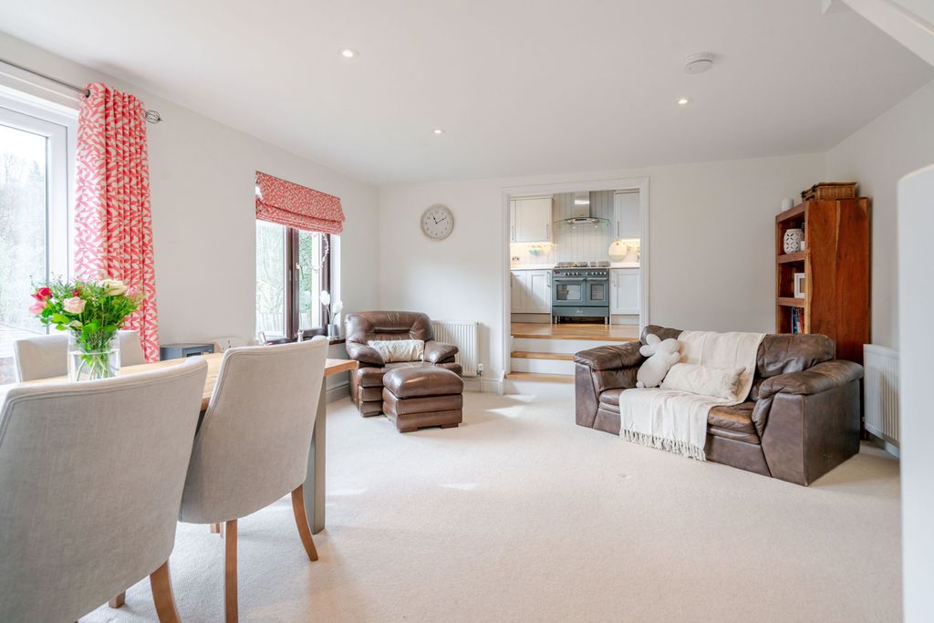 Property photo 2 of 29