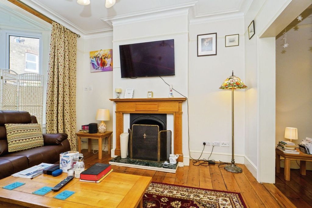 Property photo 3 of 20