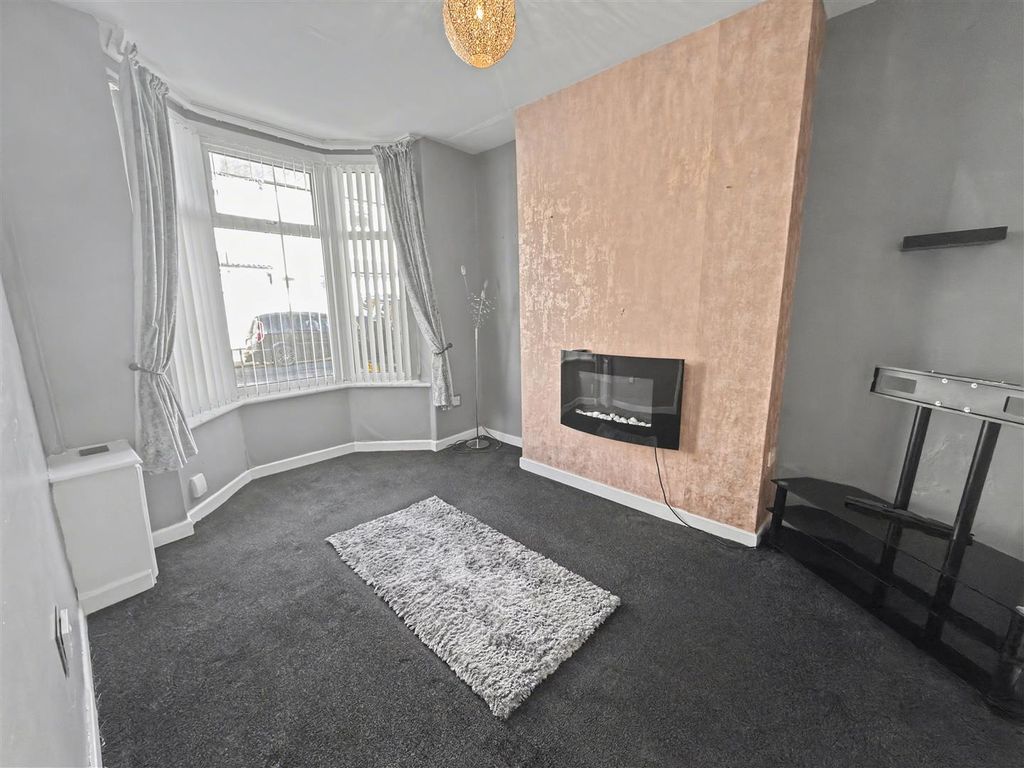 Property photo 2 of 10 Lounge