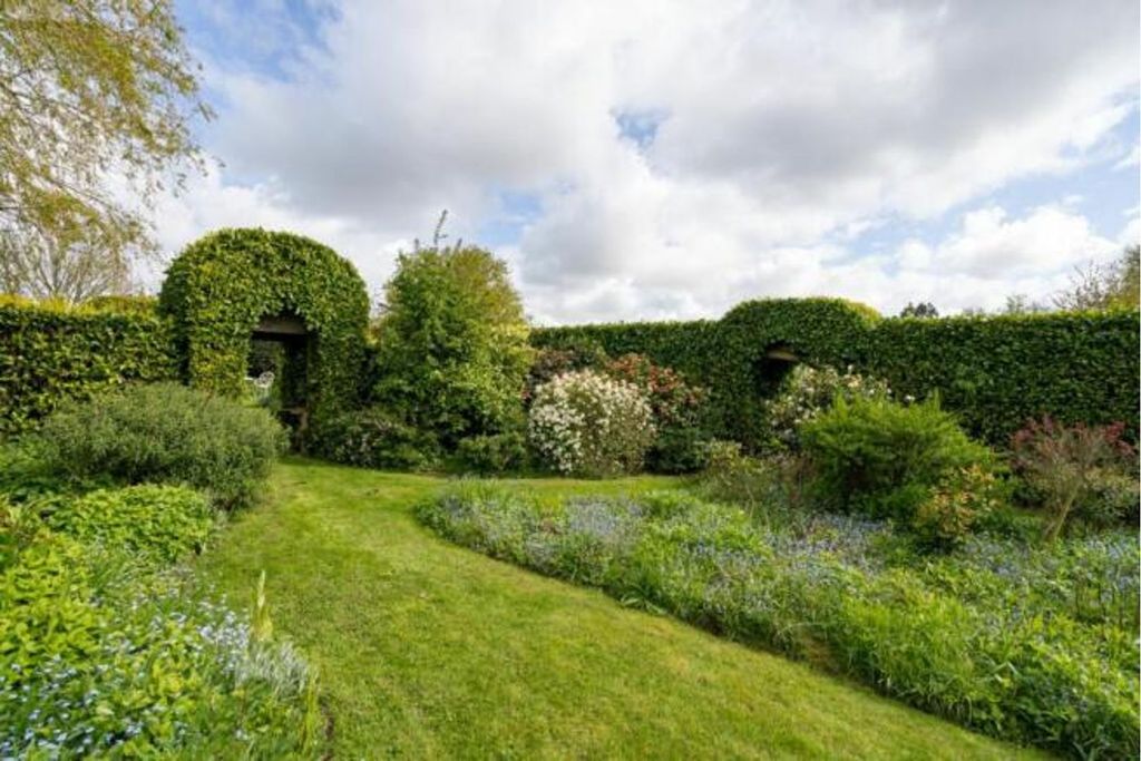 Property photo 1 of 37