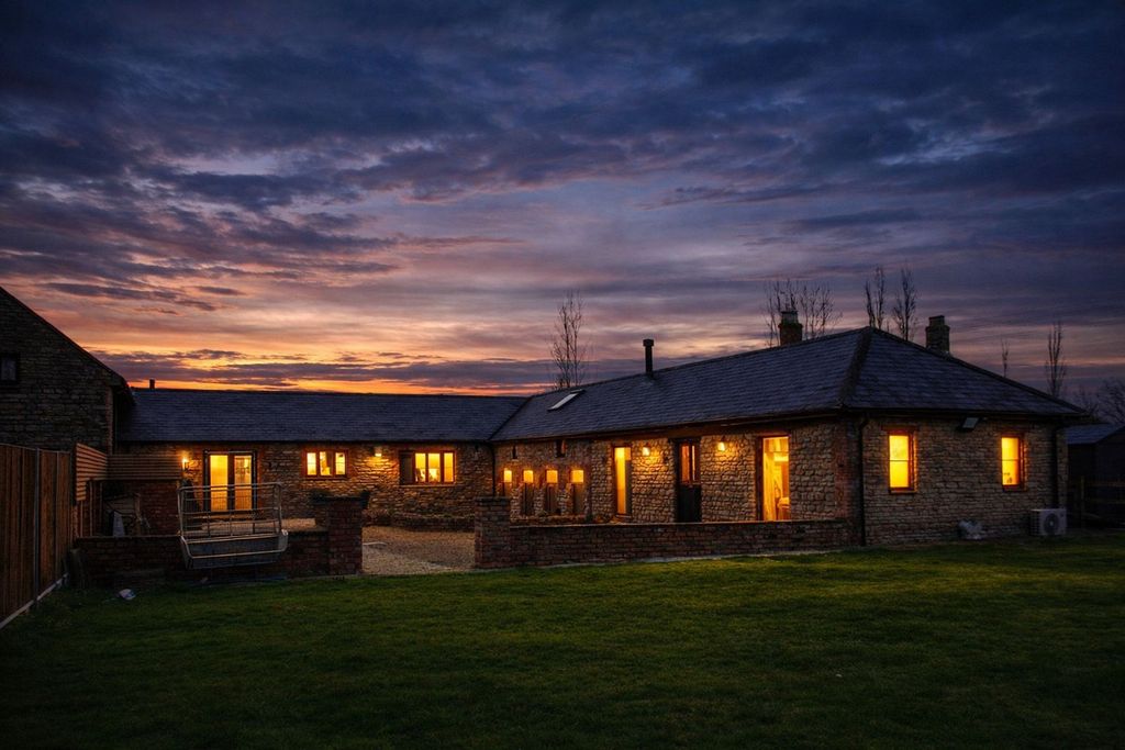 Property photo 1 of 39