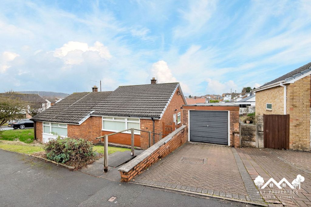 Property photo 2 of 25