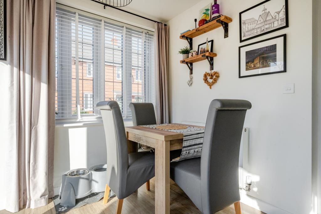 Property photo 3 of 19 Dining Area