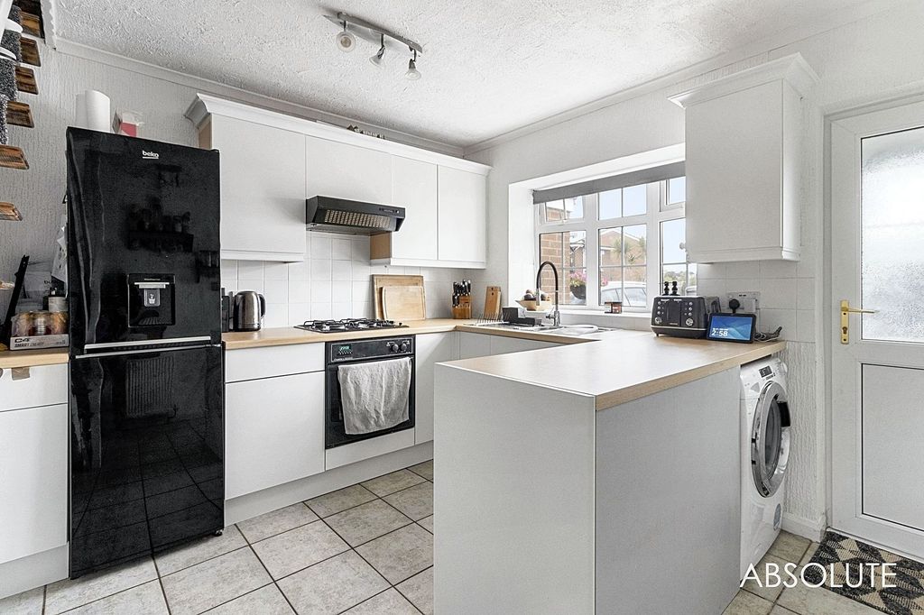 Property photo 3 of 20