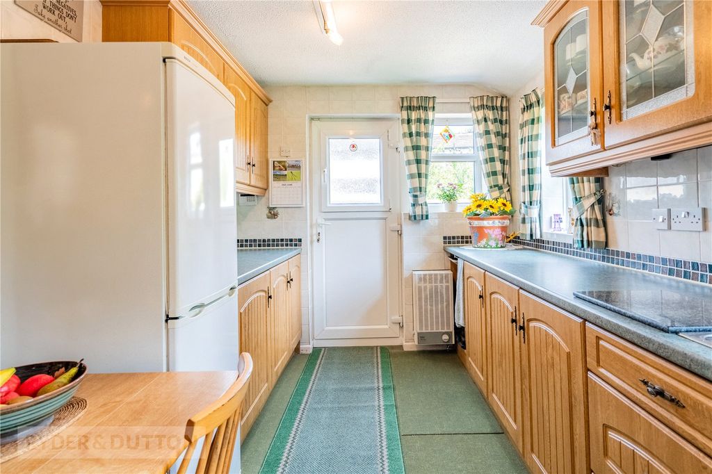 Property photo 3 of 28 Kitchen