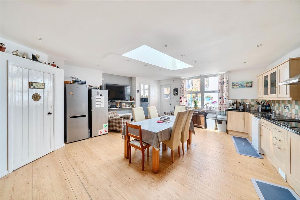 Property photo 2 of 30 1334479-4-689De20B637B7.Jpg