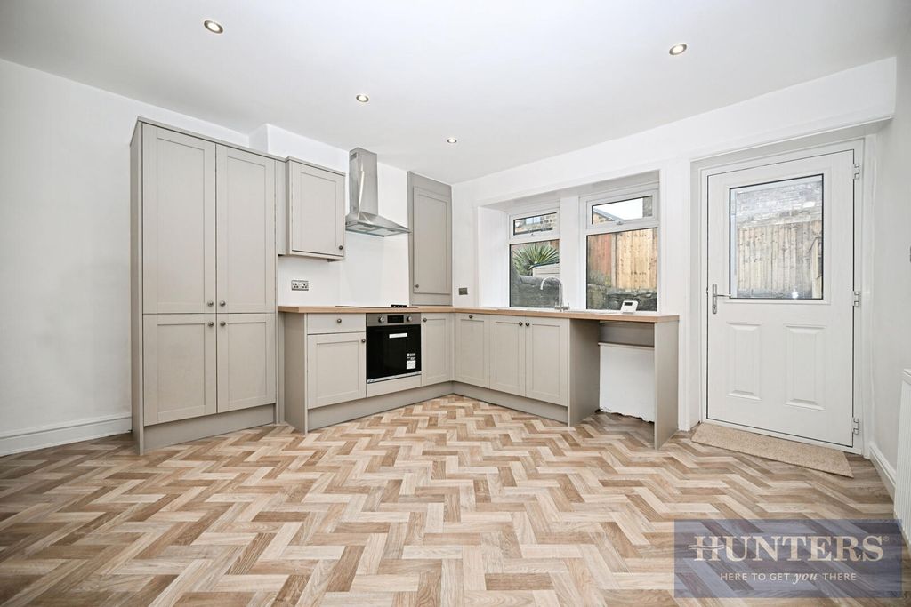 Property photo 2 of 9 Kitchen