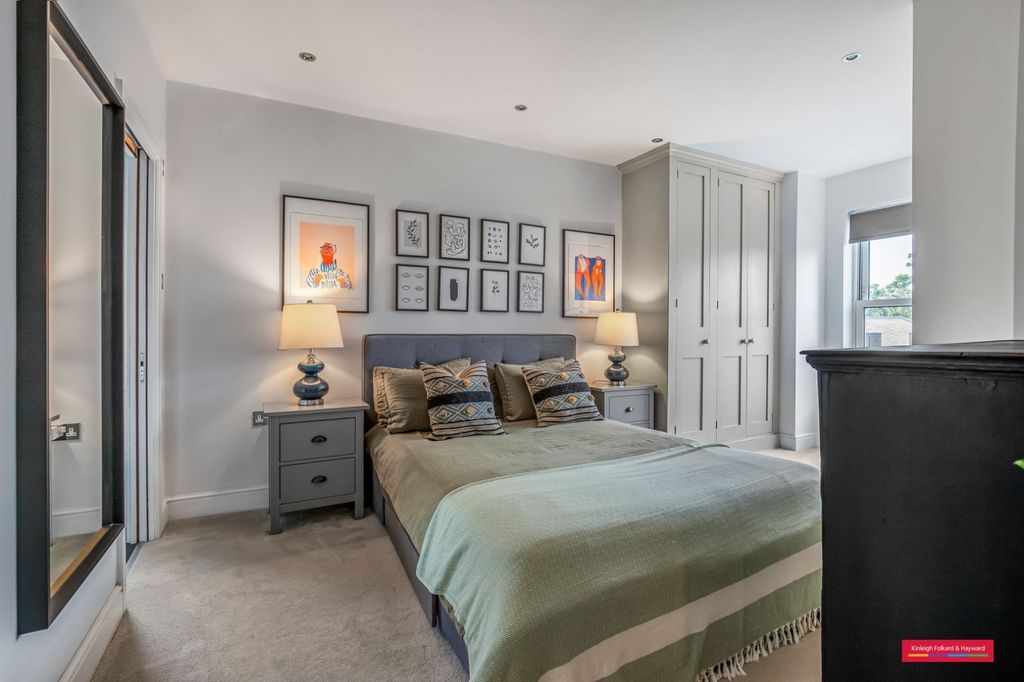 Property photo 2 of 22 Picture No. 24