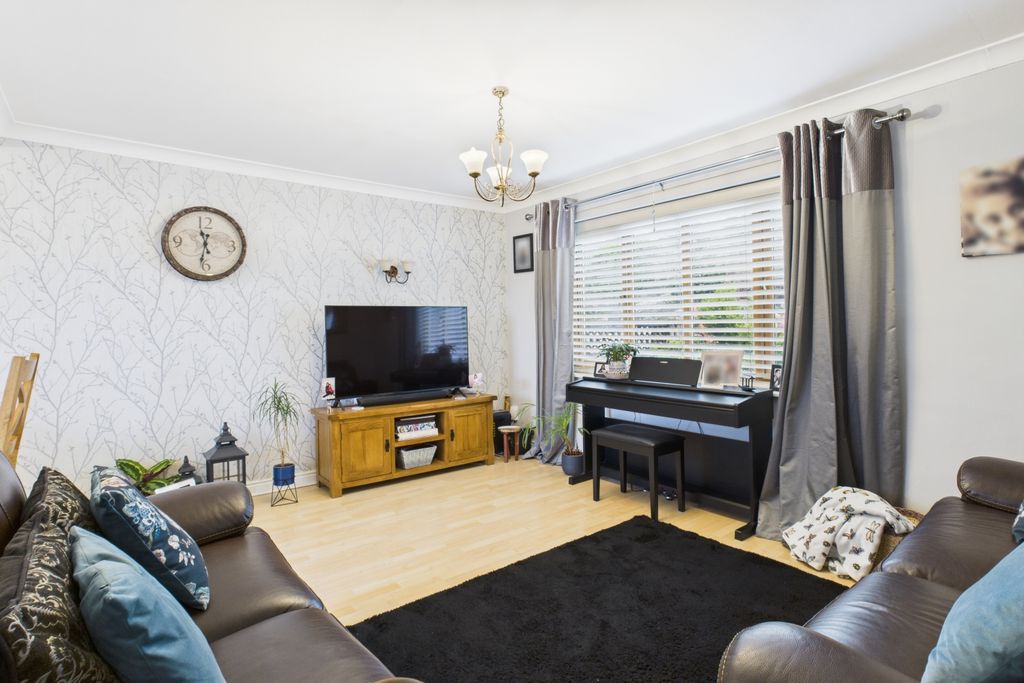 Property photo 3 of 25 Living Room